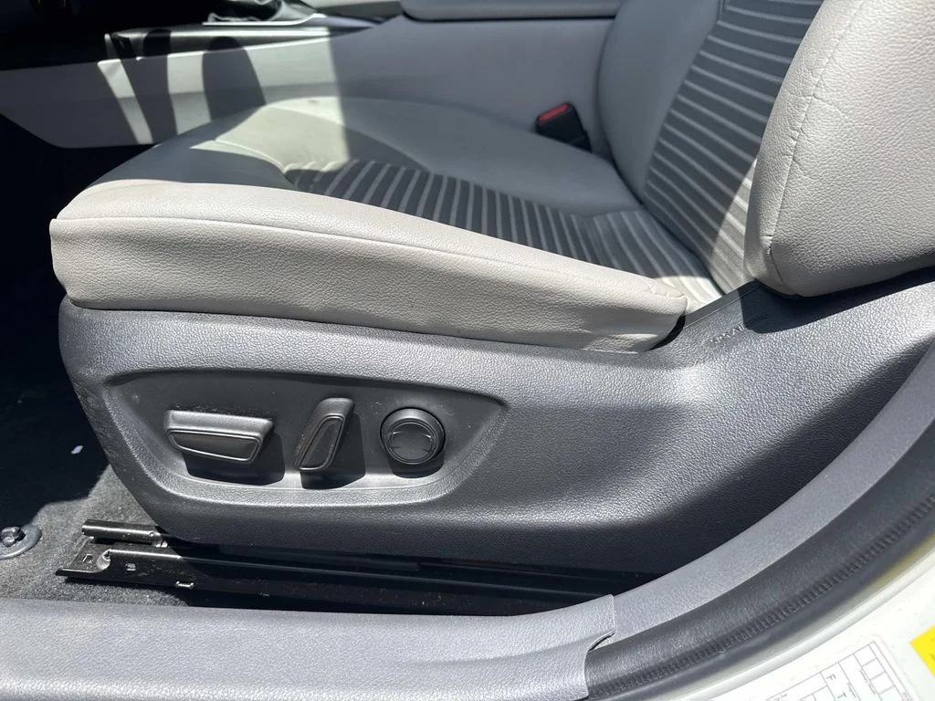 Used 2022 White Toyota SE image 16
