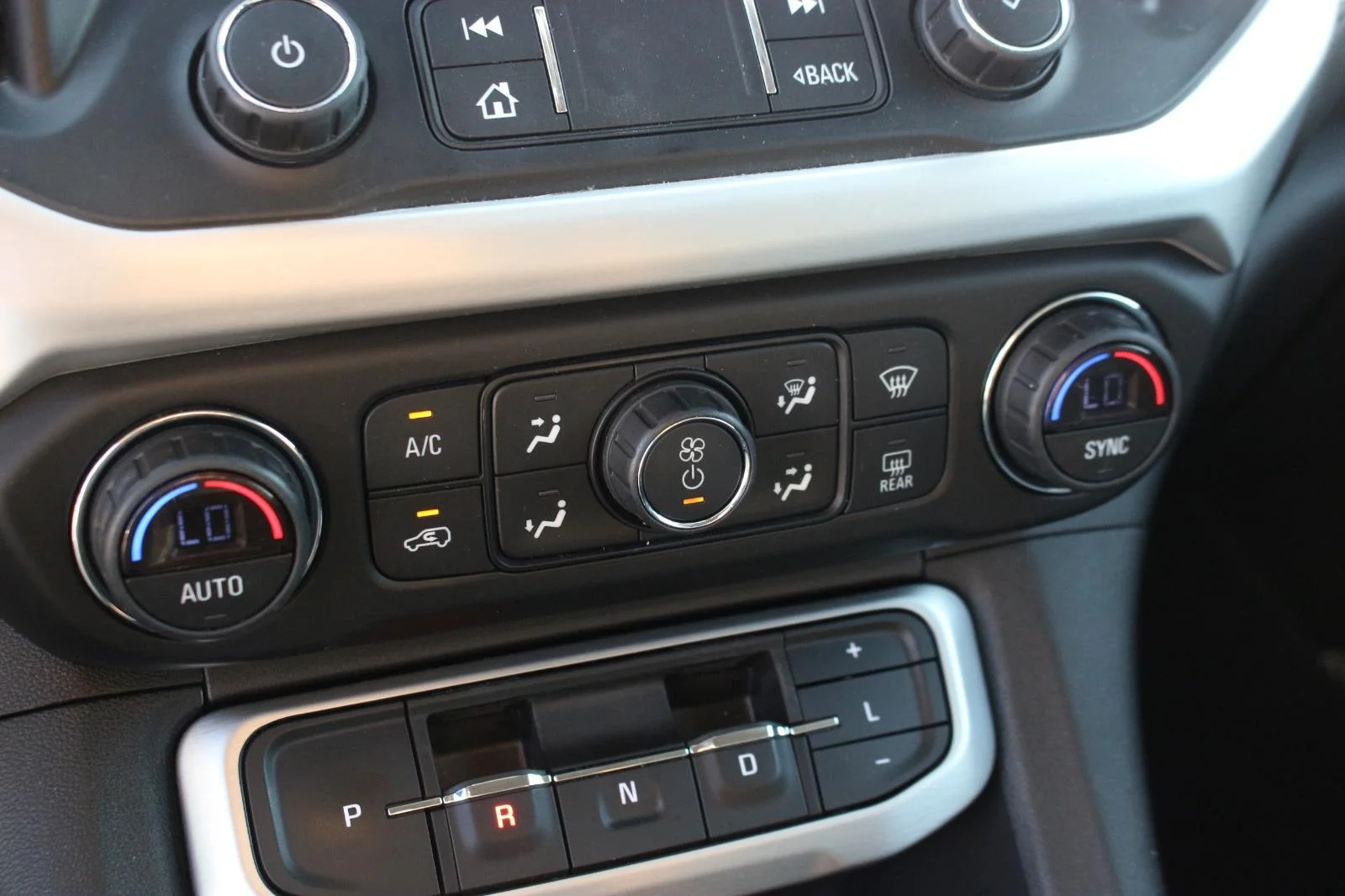 Used 2021 Summit White GMC SLE image 27