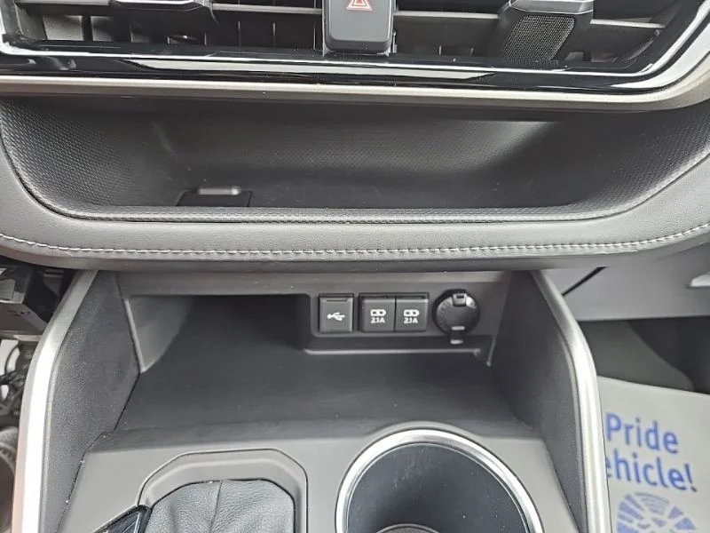 Used 2021 Silver Toyota XLE image 21