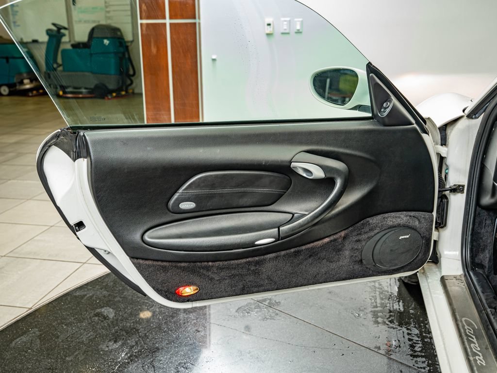 Used 2003 Carrara White Porsche Carrera image 28