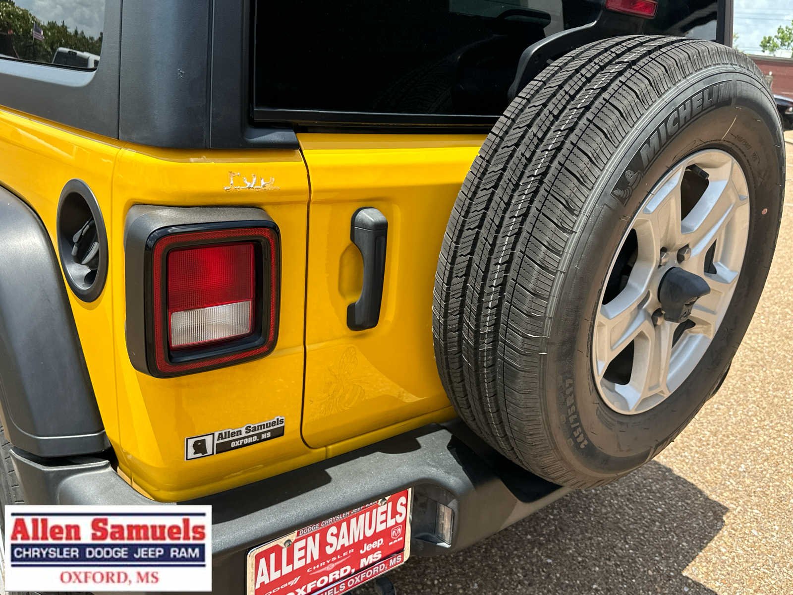 Used 2021 Hellayella Clearcoat Jeep Sport S image 41