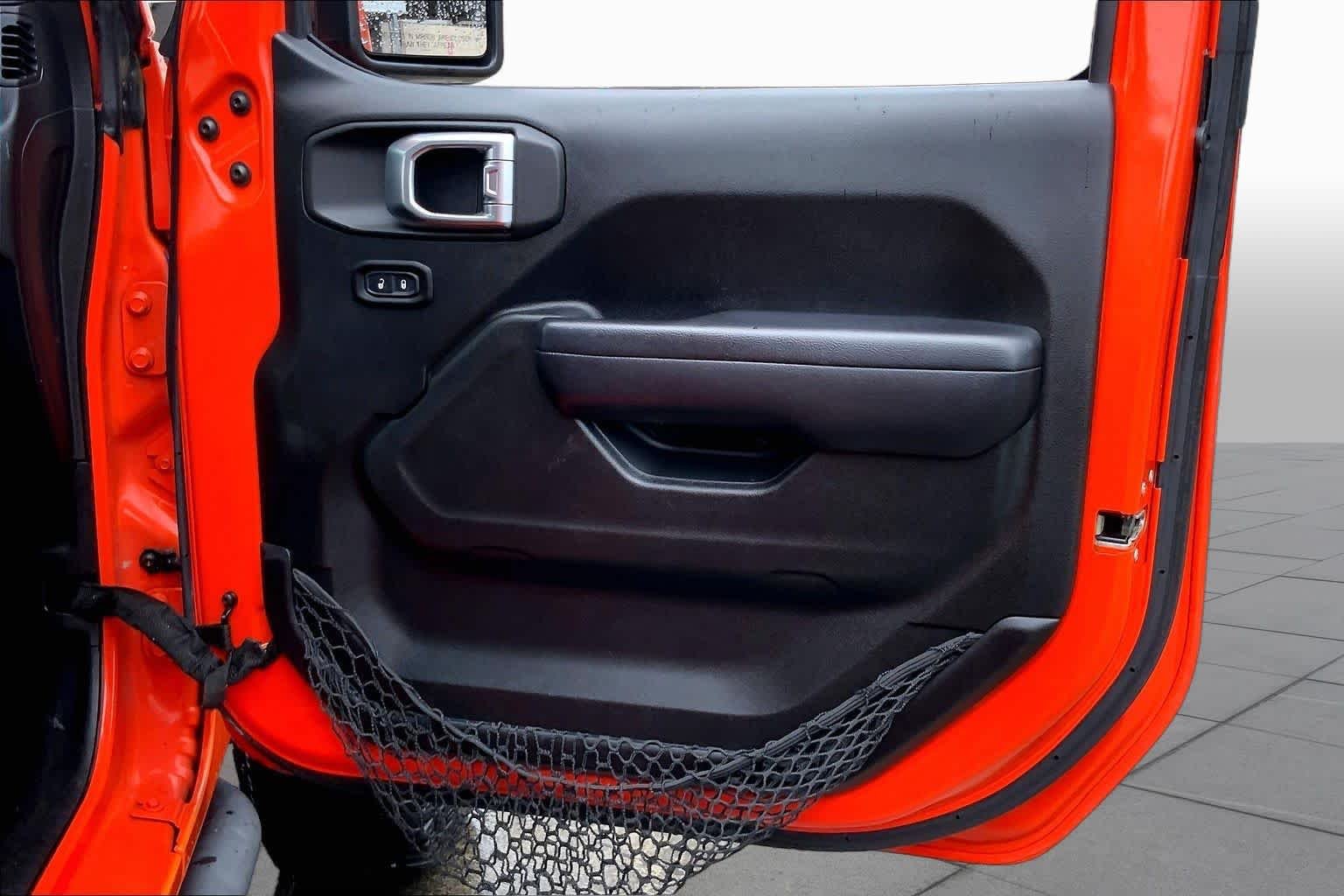 Used 2018 Punkn Metallic Clearcoat Jeep Sport S image 21