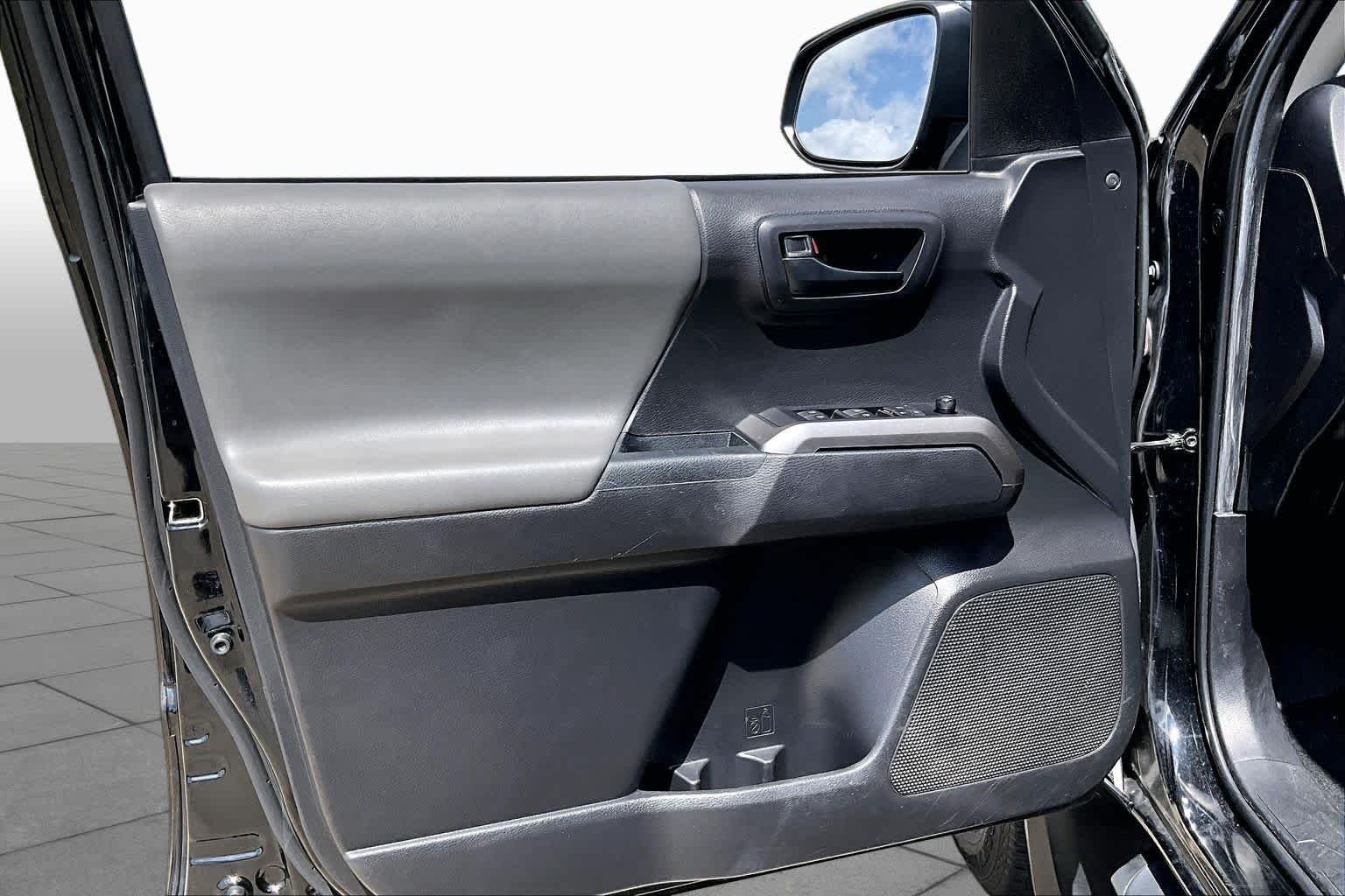 Used 2022 Midnight Black Metallic Toyota SR5 image 20