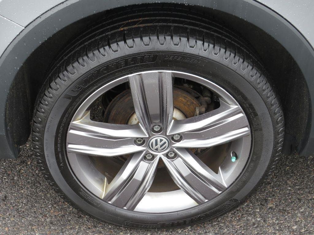 Used 2020 Silver Metallic Volkswagen 2.0T SEL image 15