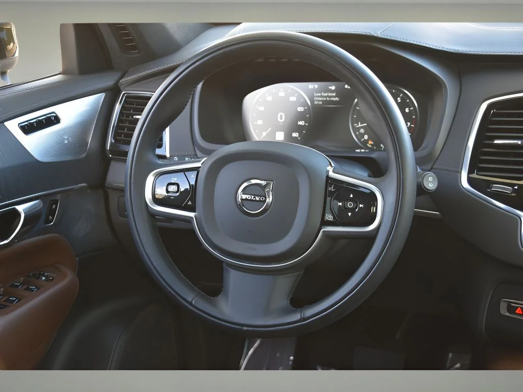 Used 2022 Pine Grey Metallic Volvo Inscription image 18