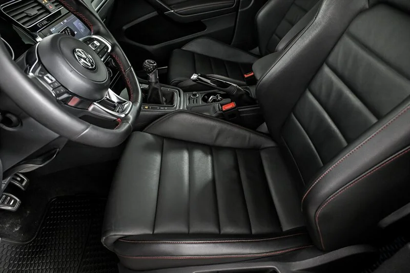 Used 2020 Tornado Red Volkswagen SE image 25