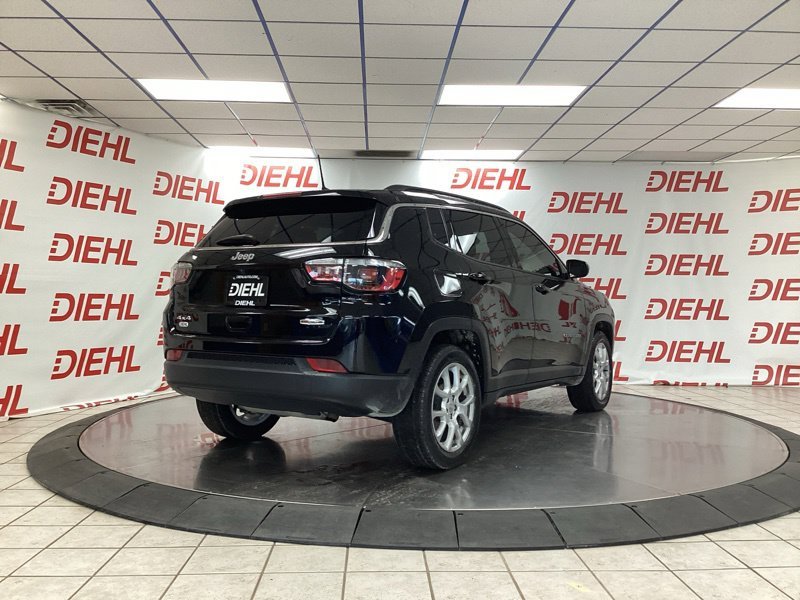 Used 2022 Black Jeep Latitude Lux image 7