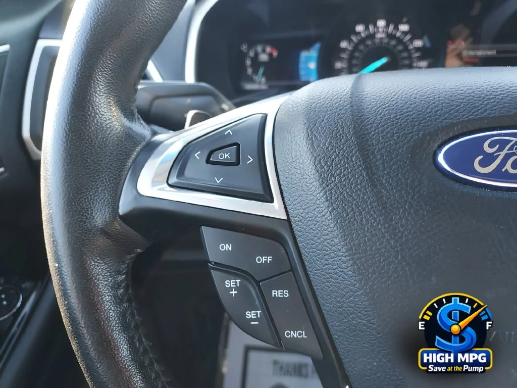 Used 2015 Gray Ford SEL image 17