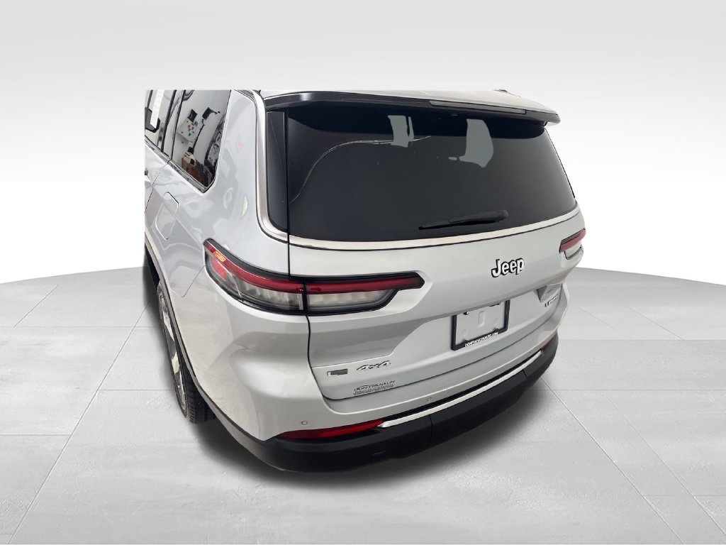 Used 2021 Silver Jeep Limited image 4