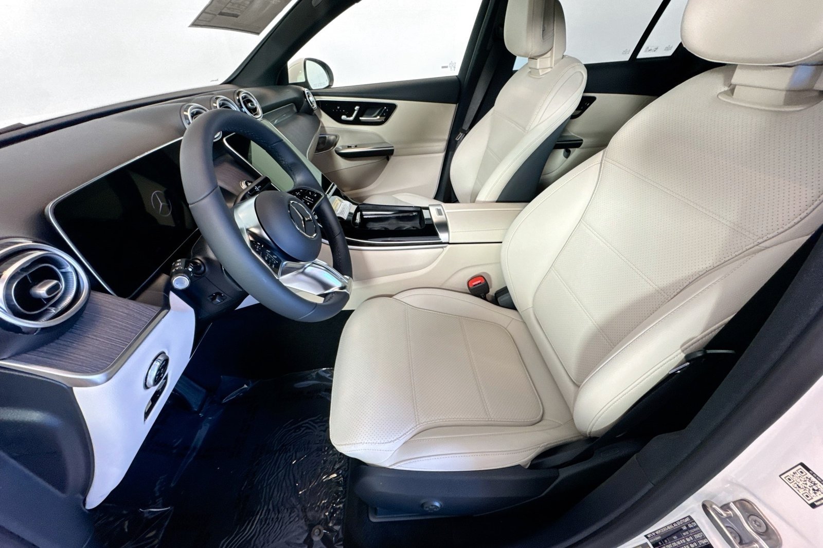 New 2026 Polar White Mercedes-Benz GLC 300 image 18