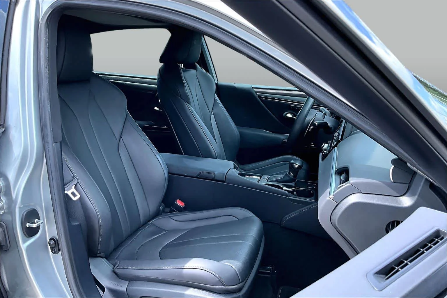 Used 2023 Iridium Lexus F SPORT Handling image 9