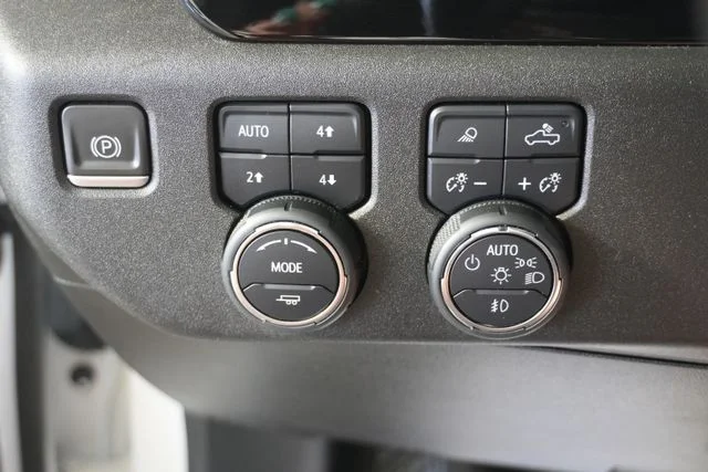 Used 2022 Iridescent Pearl Tricoat Chevrolet High Country image 23
