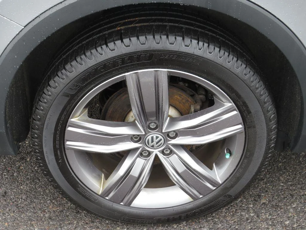 Used 2020 Silver Metallic Volkswagen 2.0T SEL image 15