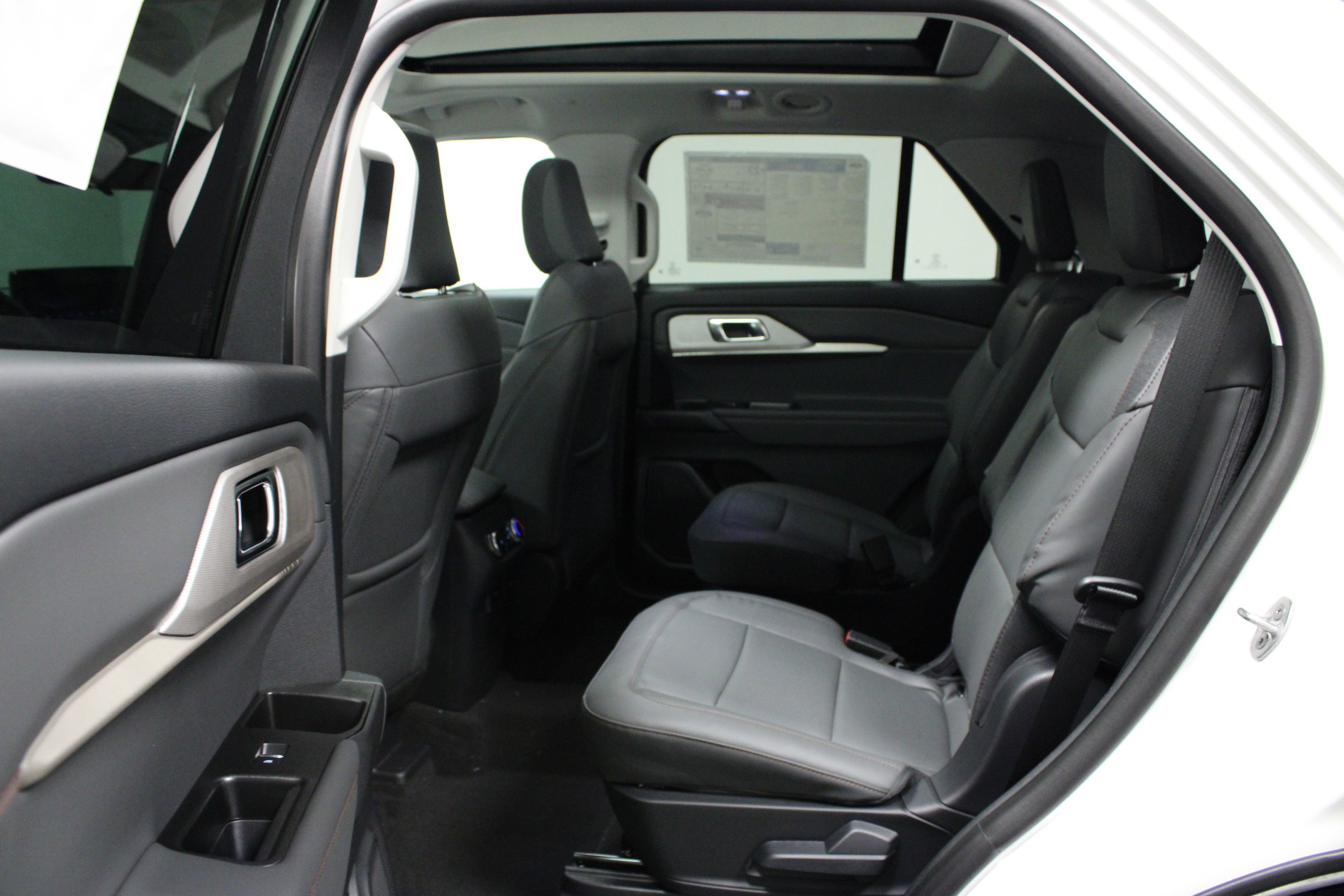 New 2026 Star White Metallic Tri-Coat Ford Active image 13