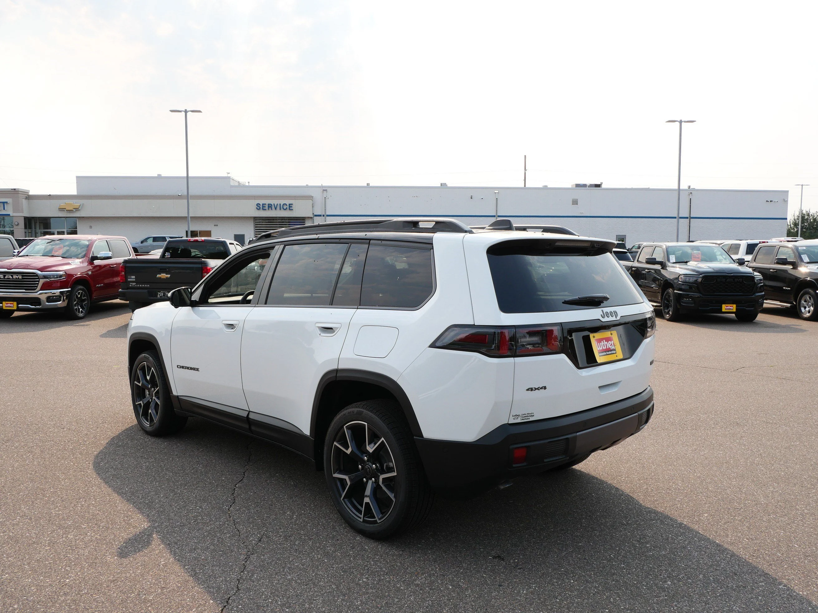 New 2026 Bright White Clear-Coat Exterior Paint Jeep Overland image 3