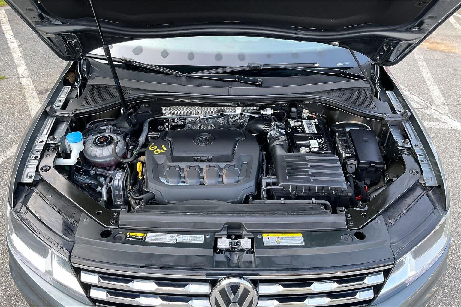Used 2021 Platinum Gray Metallic Volkswagen SE image 29