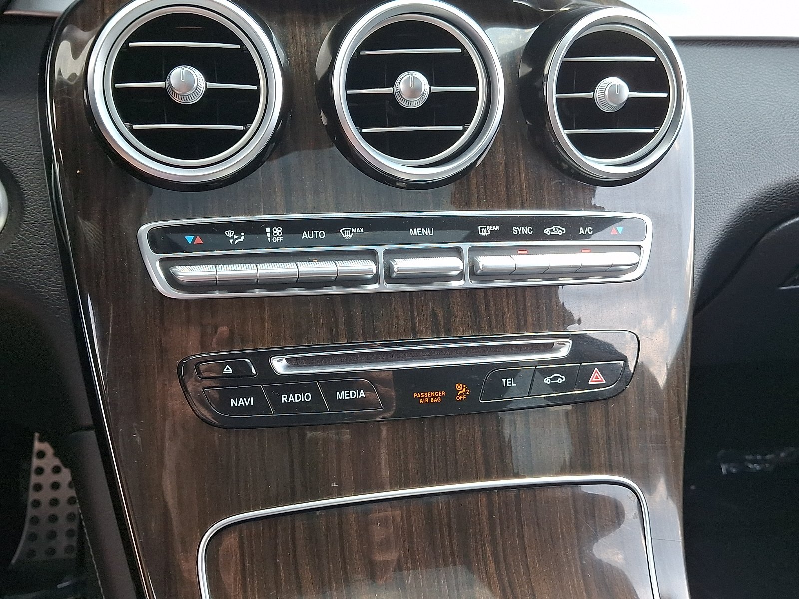 Used 2018 Lunar Blue Metallic - 890 Mercedes-Benz 4MATIC® image 16