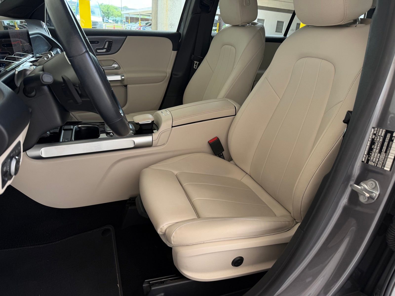 Certified Used 2022  Mercedes-Benz GLB 250 image 10