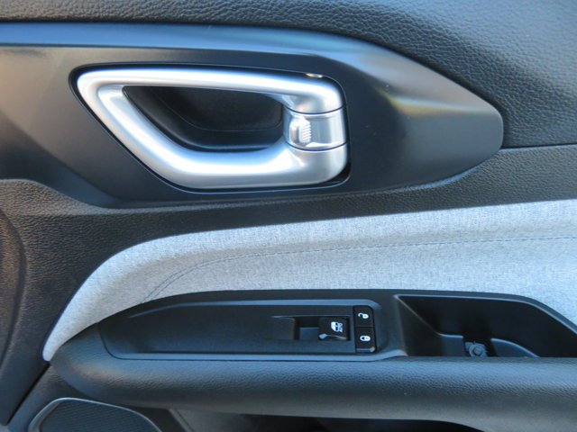 Used 2022 Granite Crystal Metallic Clearcoat Jeep Latitude image 11