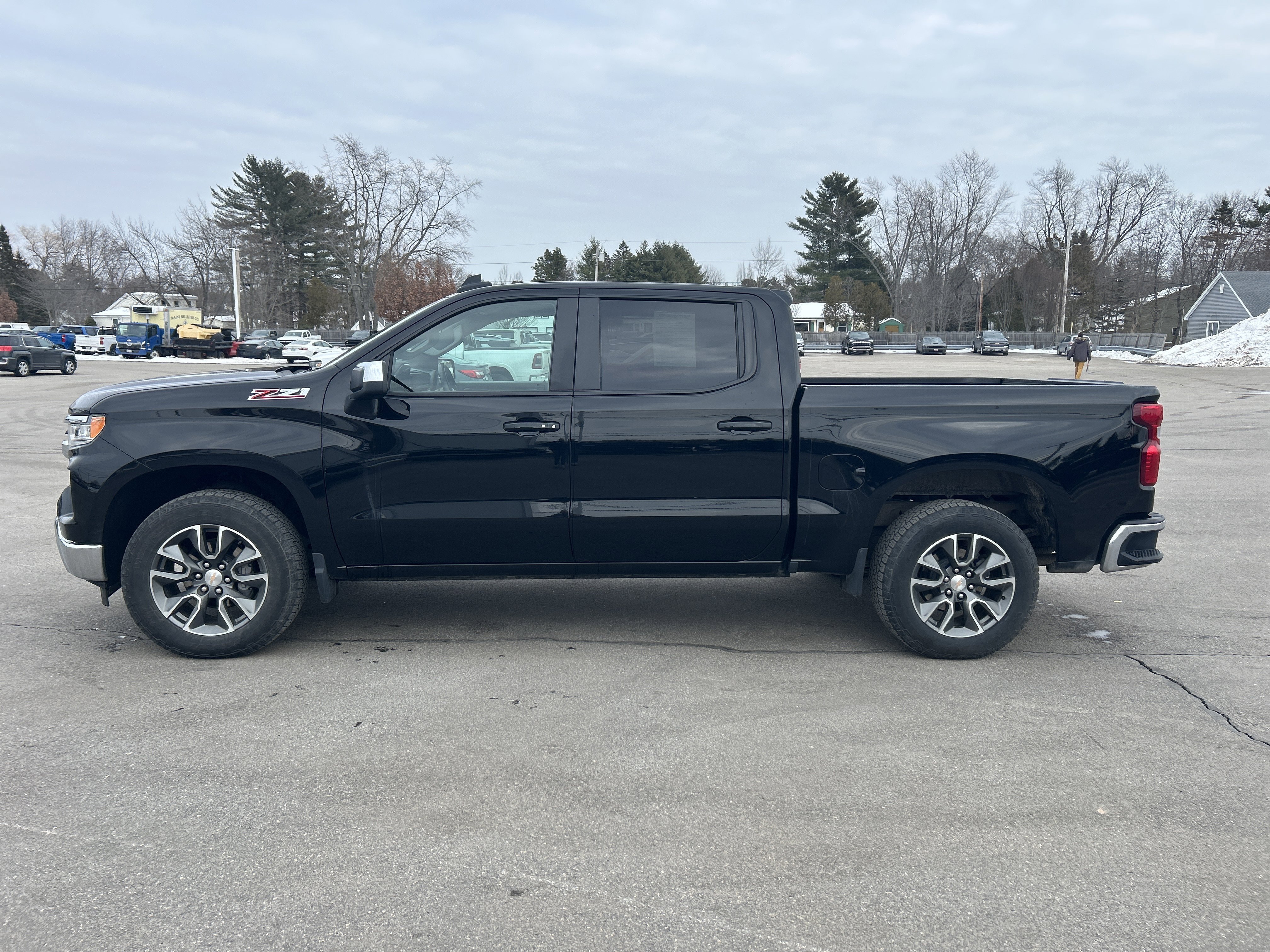 2025 Chevrolet Silverado 1500 LT - Photo 6