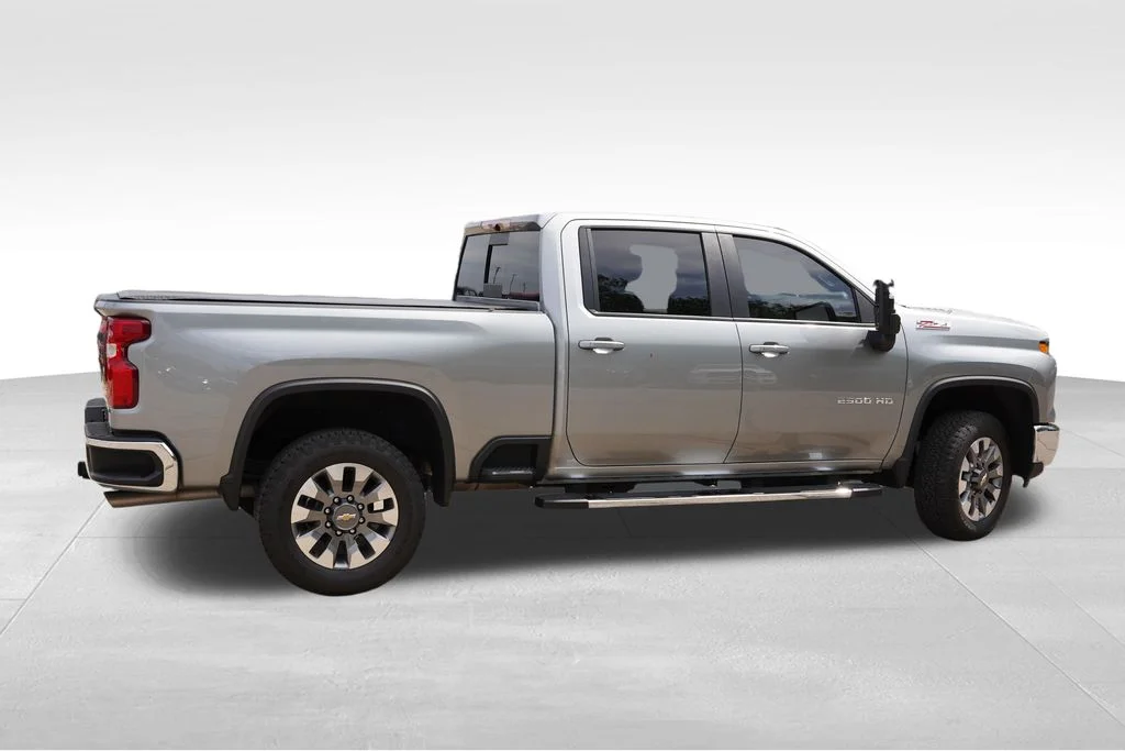 Used 2025 Sterling Gray Metallic Chevrolet LT image 4