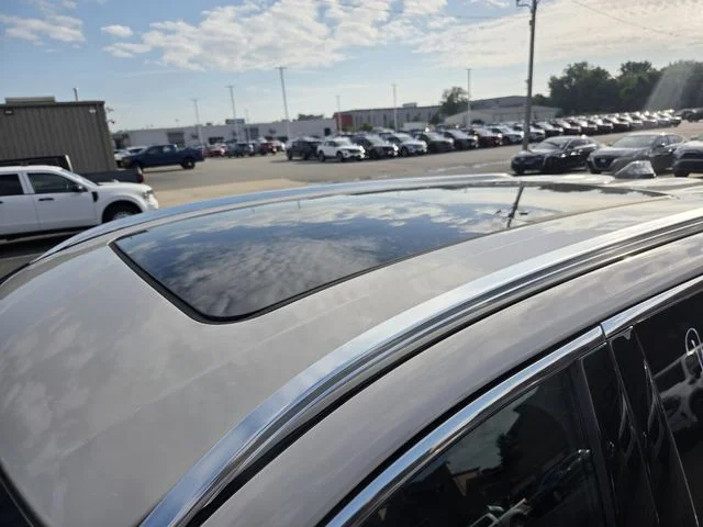 Used 2025 White Lincoln Reserve image 10