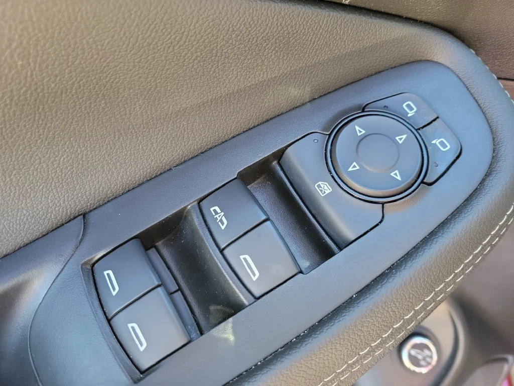 Used 2023 Red Buick Select image 17
