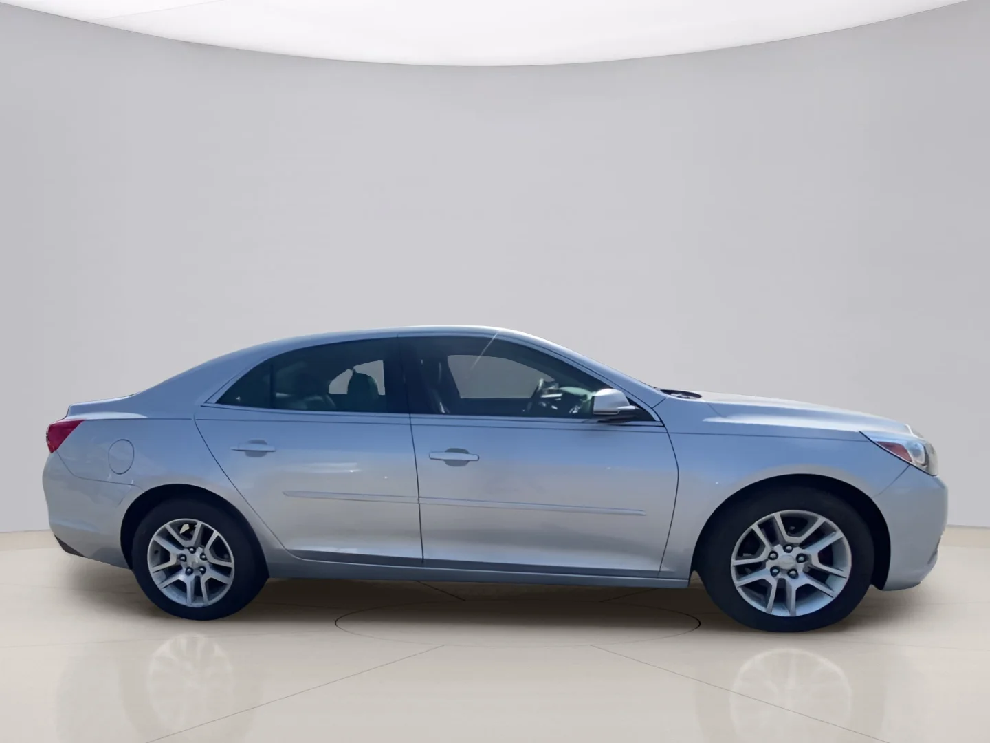 Used 2015 Silver Chevrolet 1LT image 2