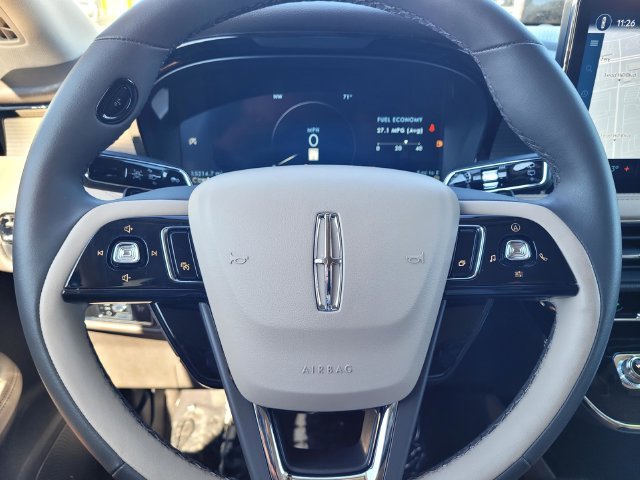 Used 2024 White Lincoln Premiere image 25