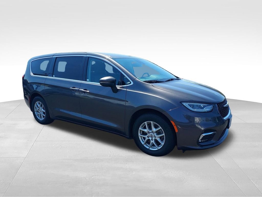 Used 2023 Gray Chrysler Touring L image 7