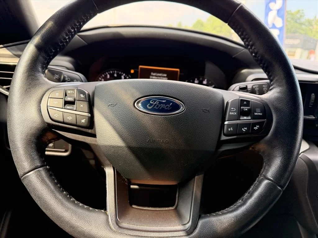 Used 2020 Blue Ford XLT image 18
