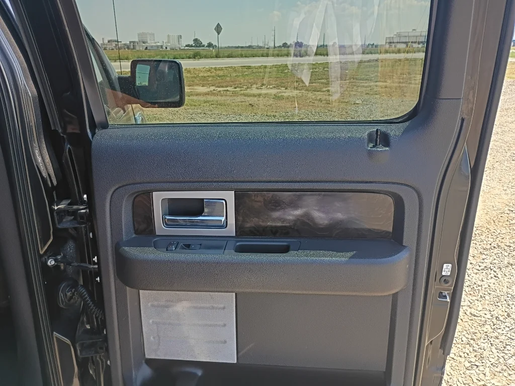 Used 2013 Tuxedo Black Metallic Ford Platinum image 13