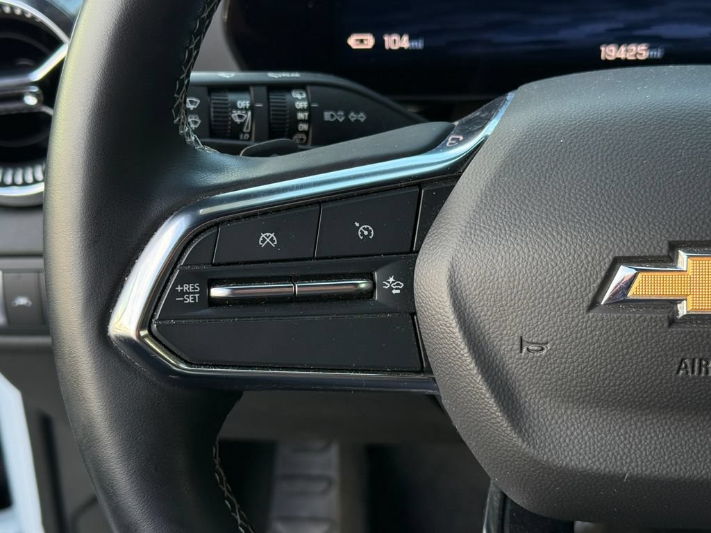 Used 2024 Summit White Chevrolet LT image 18