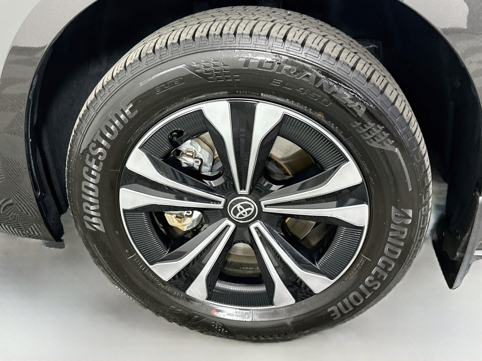 Used 2025 Heavy Metal Toyota XLE image 32