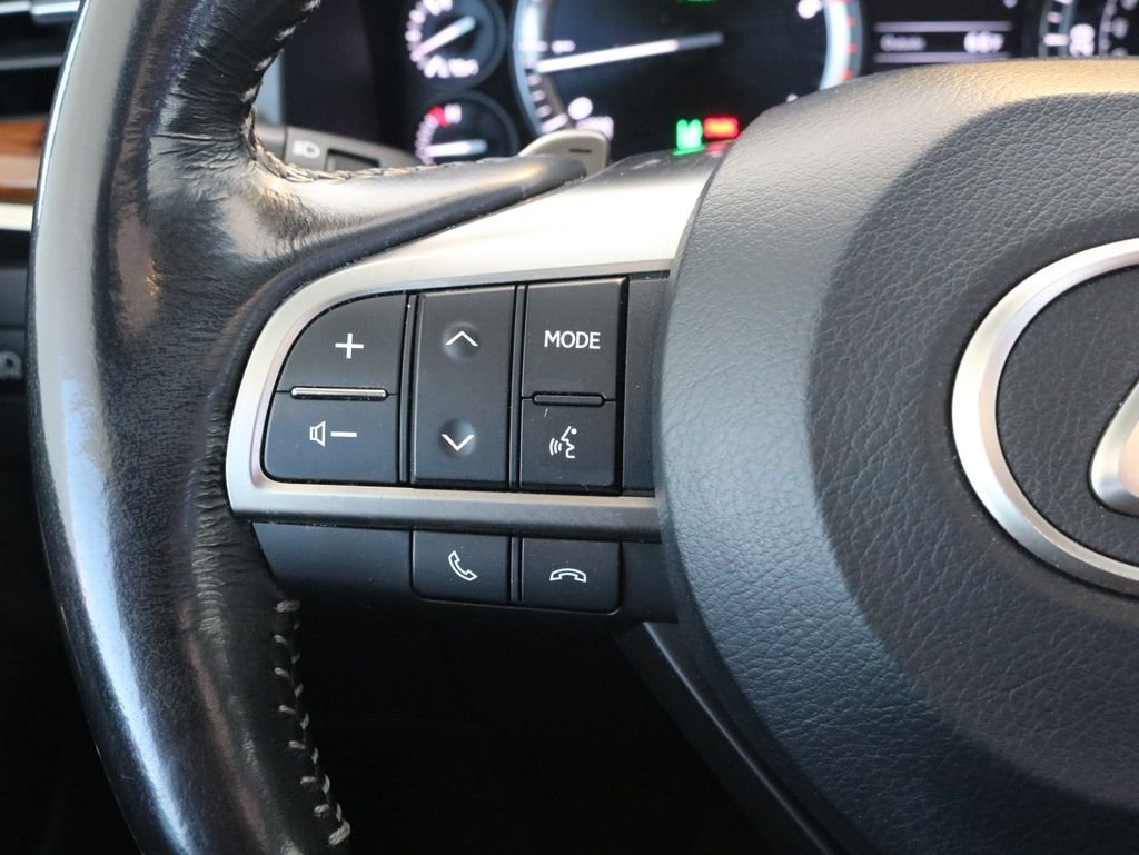 Used 2017 White Lexus 570 image 11