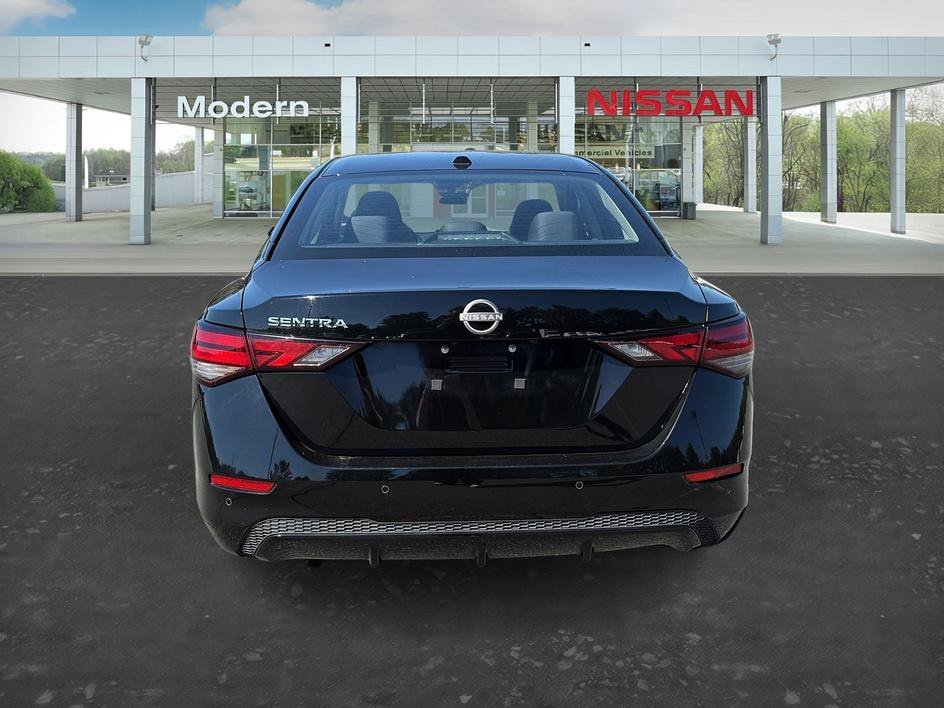 Used 2025 Super Black Nissan SV image 4