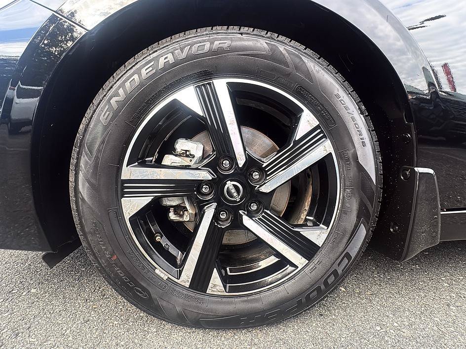 Used 2025 Super Black Nissan SV image 12