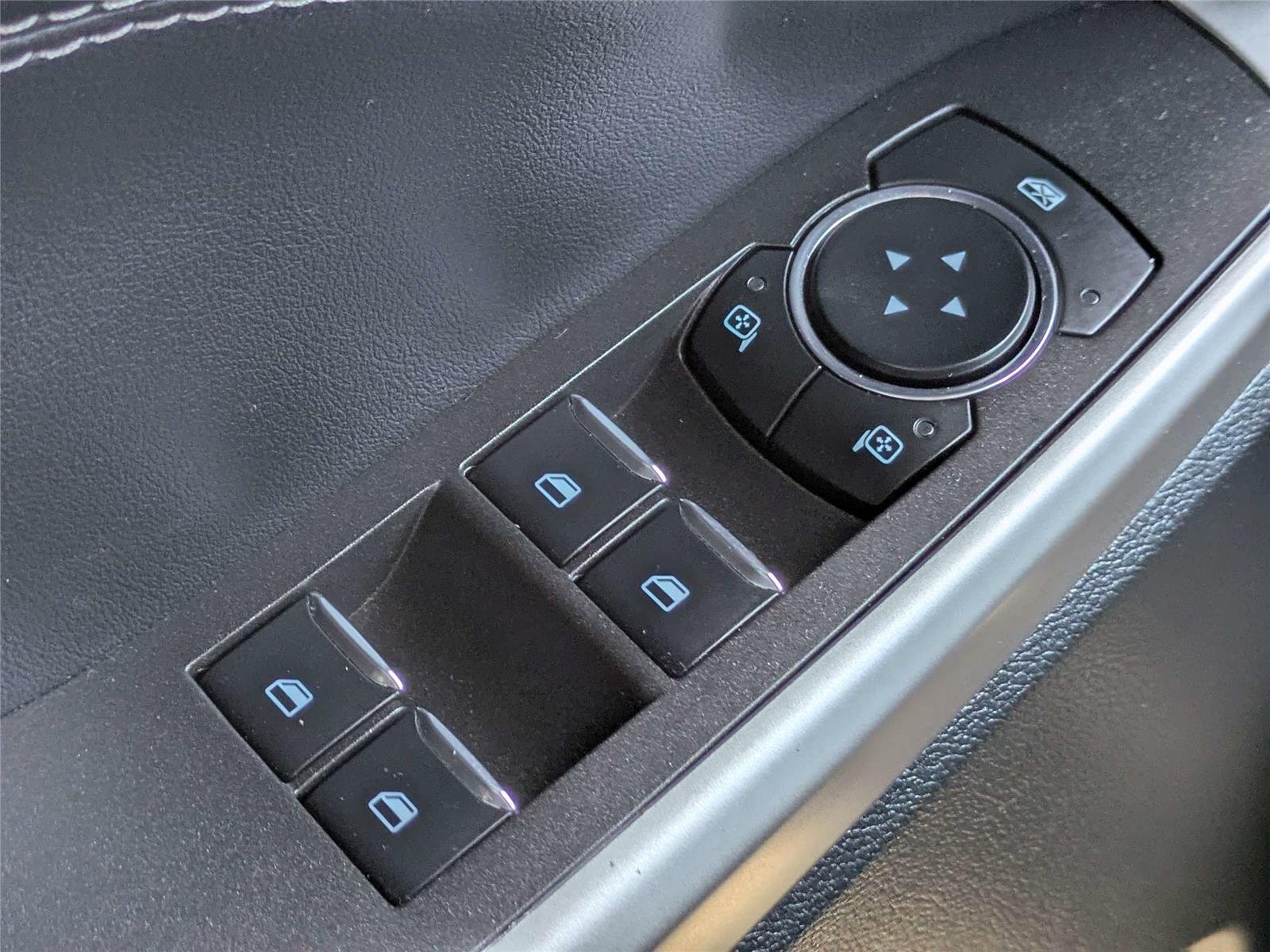 Used 2024 Iconic Silver Ford XLT image 27