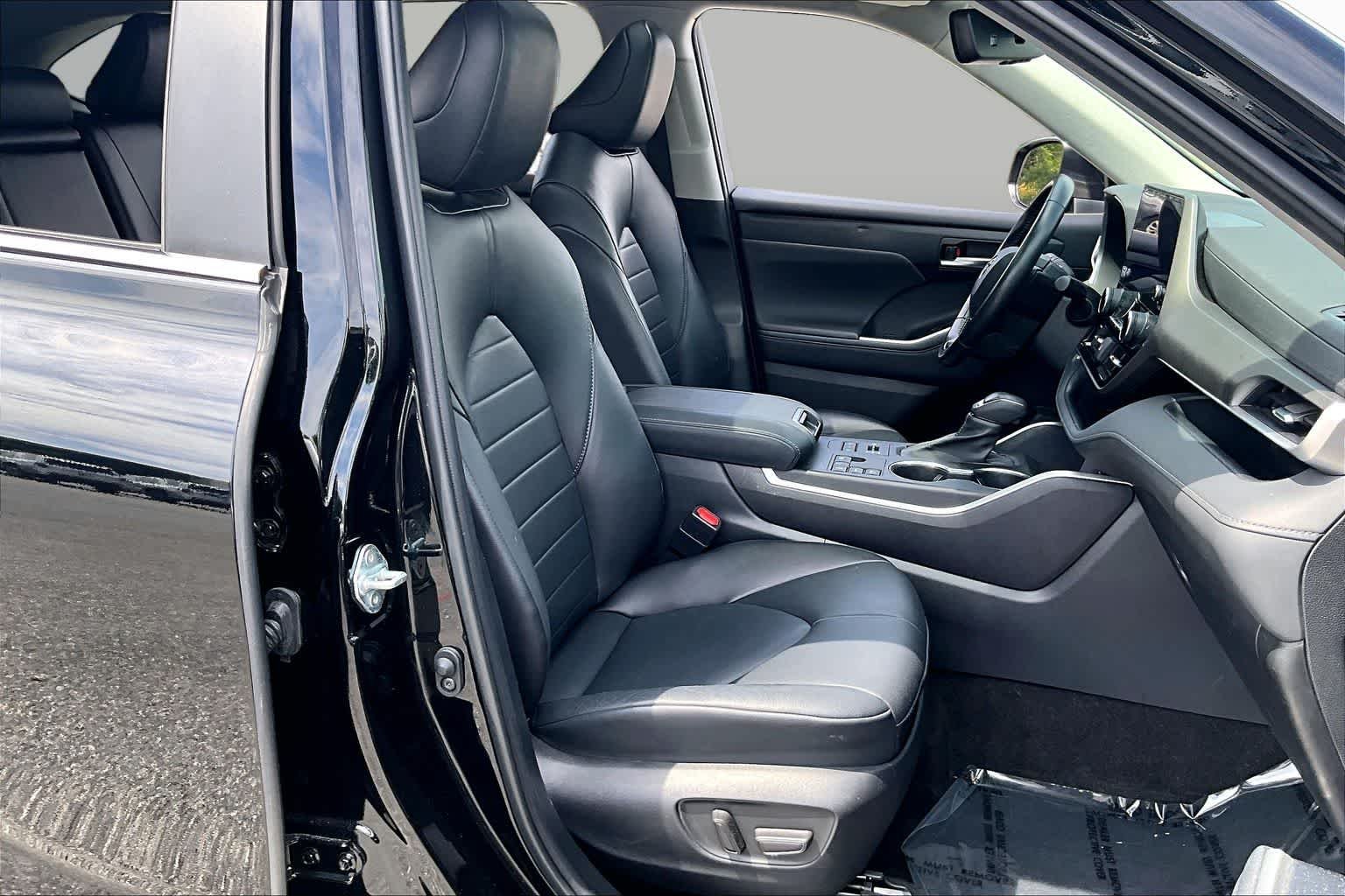 Used 2023 Midnight Black Metallic Toyota XLE image 9