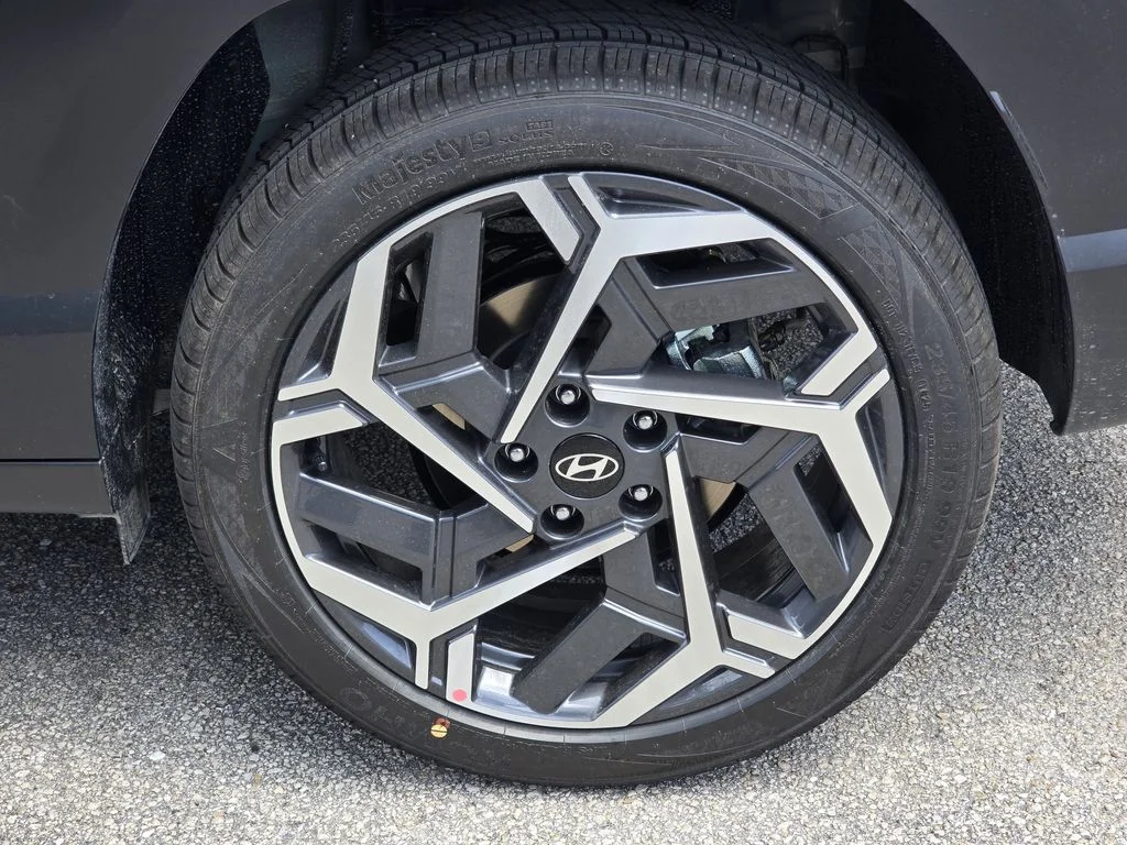 New 2026 Green Hyundai SEL Premium image 5