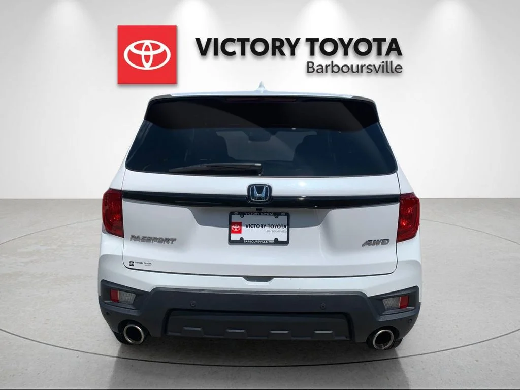 Used 2024 White Honda EX-L image 4