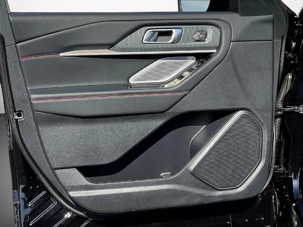 New 2027 Agate Black Metallic Ford ST image 28