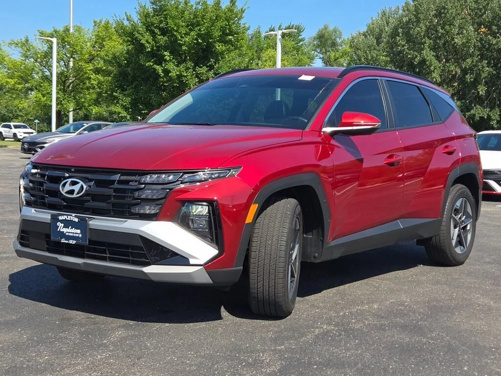 Used 2025 Red Hyundai SEL Convenience image 3