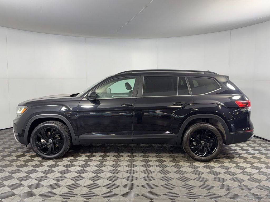 Used 2023 Black Volkswagen 3.6L V6 SE w/Technology image 9