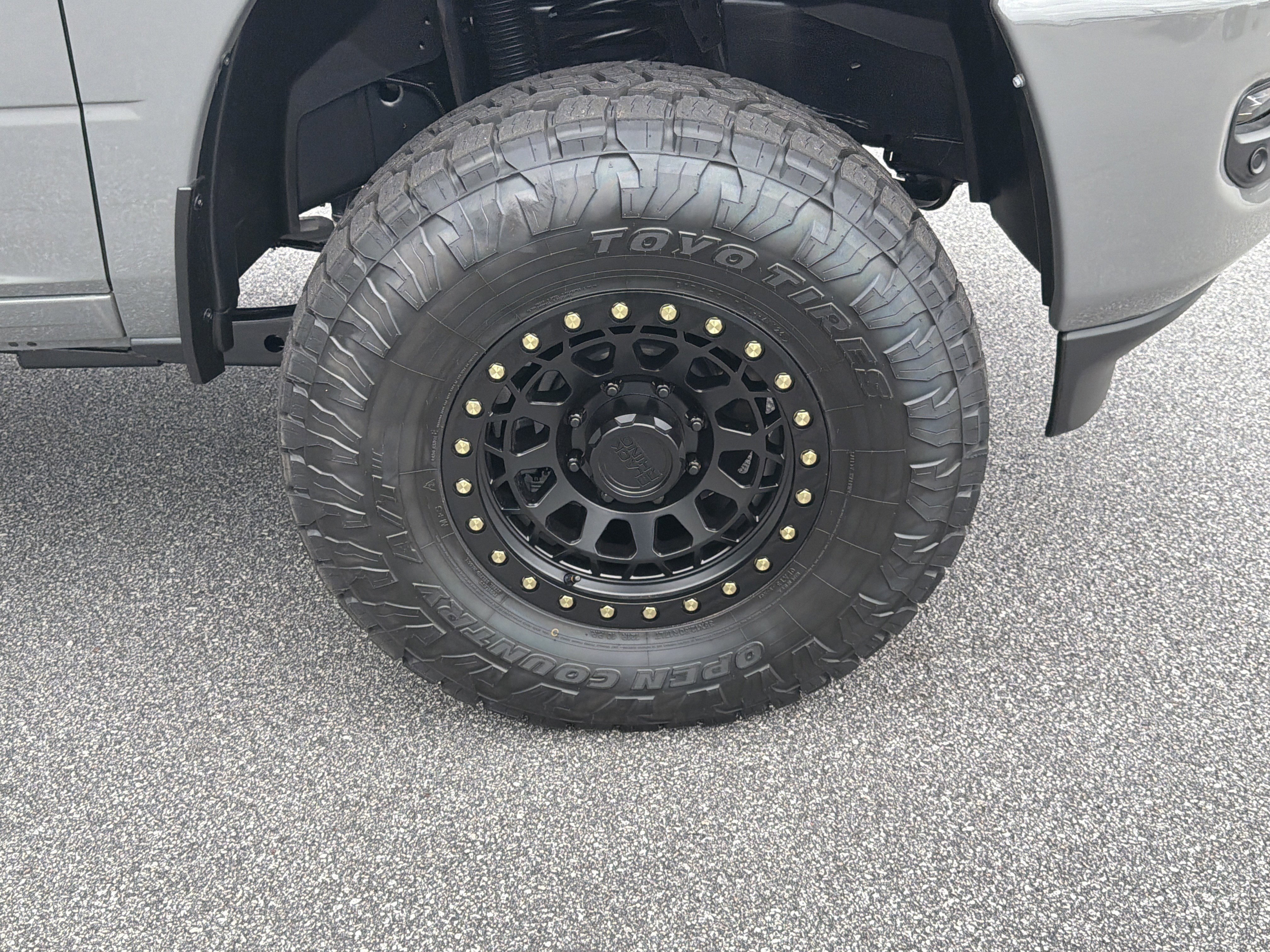 New 2026 Ceramic Gray Clear-Coat Exterior Paint RAM Laramie image 14