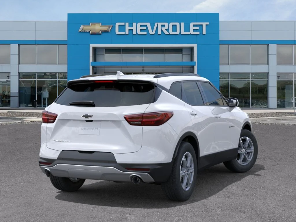 New 2026 Summit White Chevrolet 3LT image 4