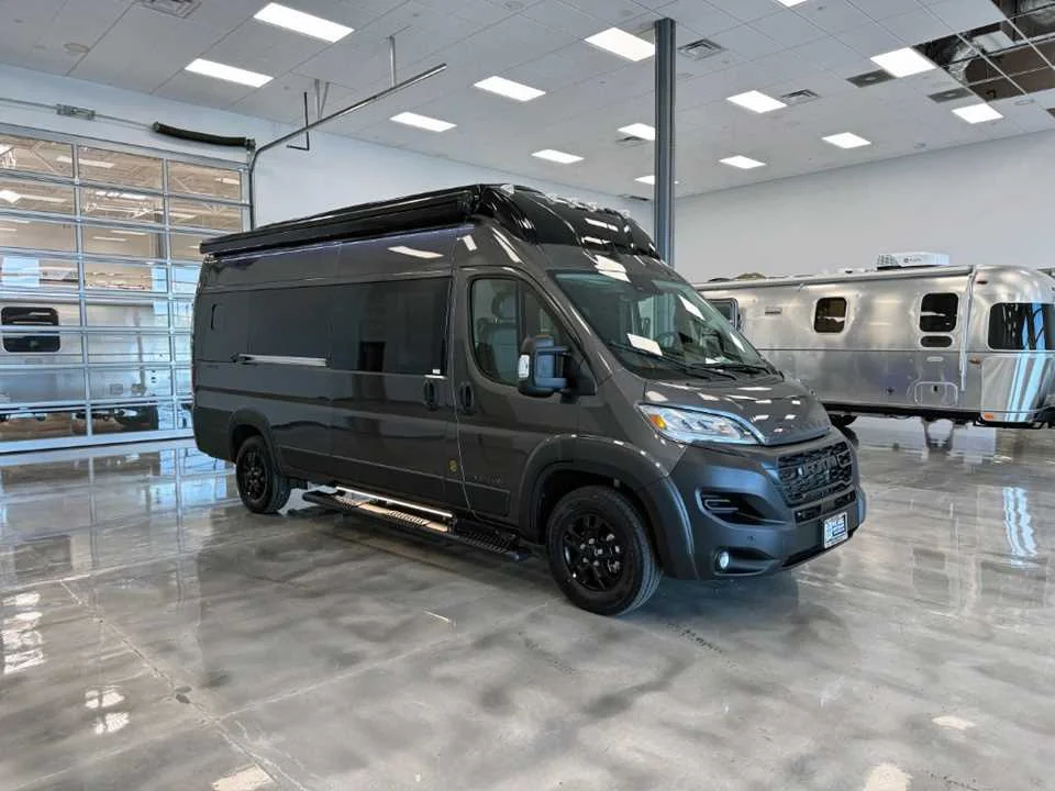New 2026 GRANITE CRYSTAL METALLIC AIRSTREAM  image 27