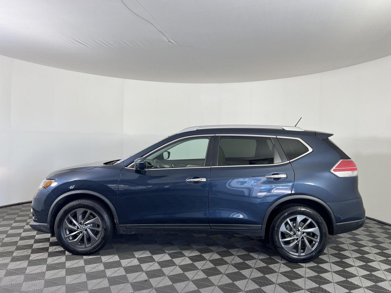 Used 2016 Arctic Blue Metallic Nissan SL image 29