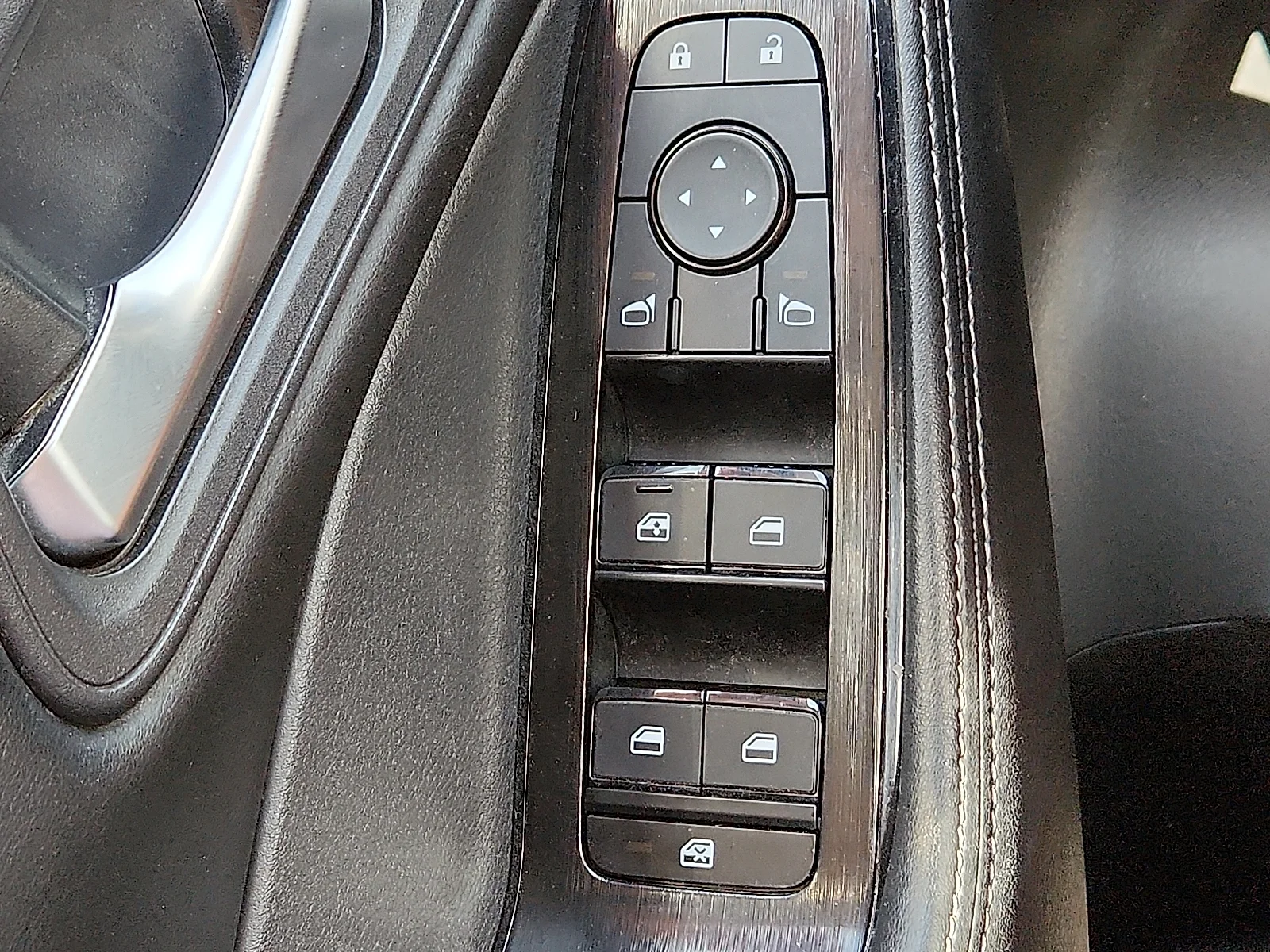 2025 Nissan Rogue SV - Photo 20