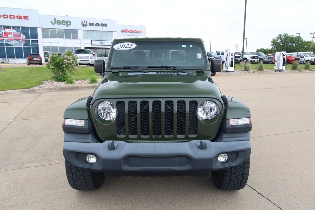 Used 2022 Green Jeep Sport image 2